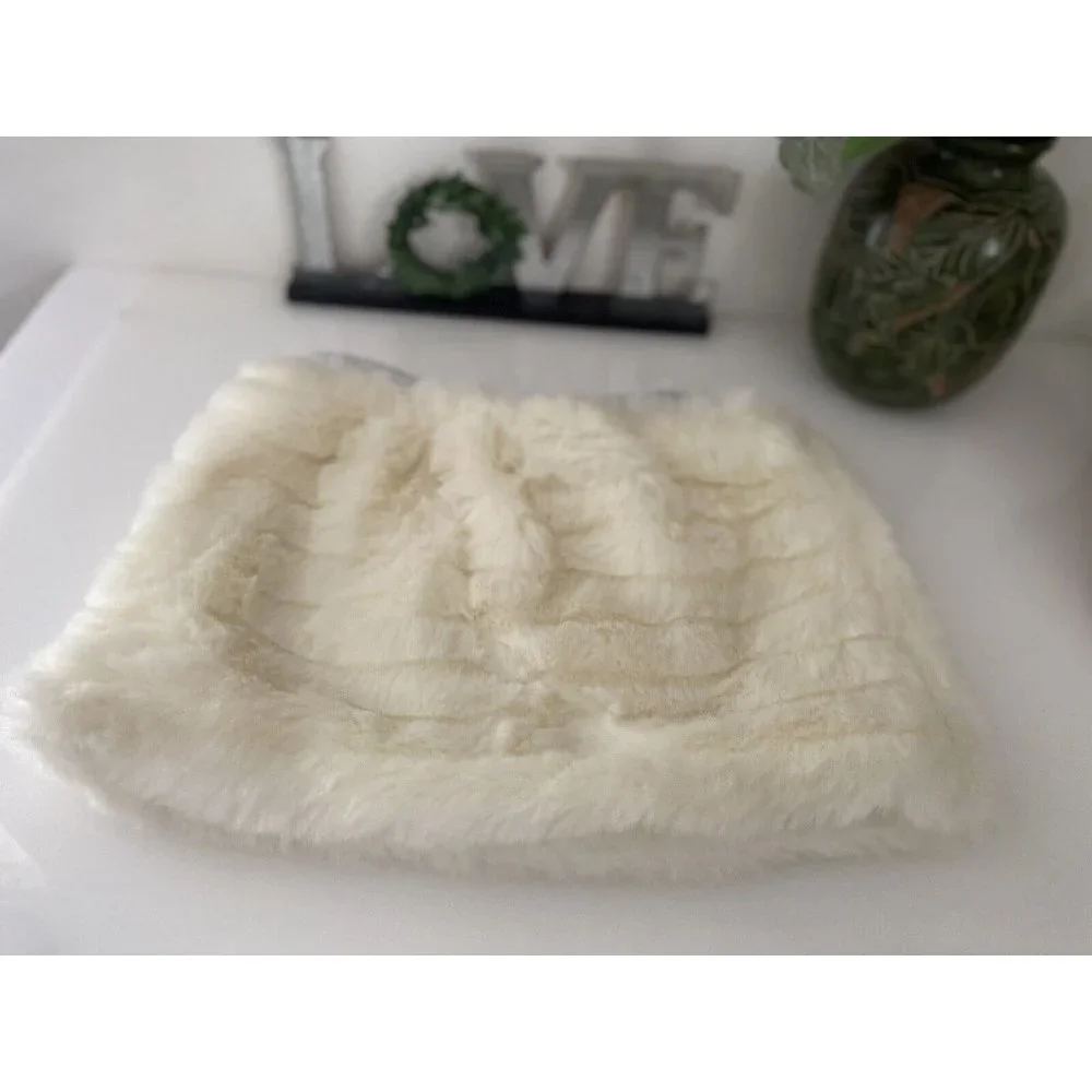 Toddler Girls Cream and Silver Faux Fur Skirt Size 3T Fuzzy Warm Stylish Elastic